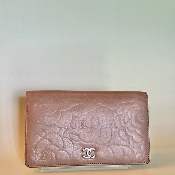 CHANEL Camellia Embossed Wallet - Picture 5 of 7